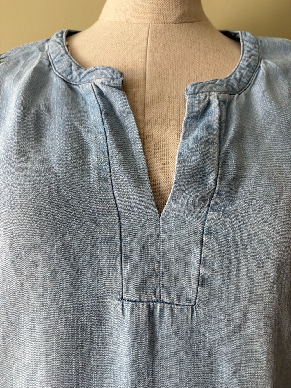 Velvet Heart Chambray dress Blue. Embroidered floral. Pockets Sz M Boho Western - Picture 7 of 10